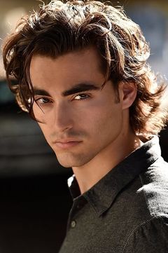 Blake Michael interpreta Nicky