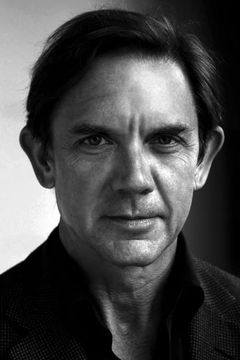 David Bamber interpreta Magistrate Rev Mallory