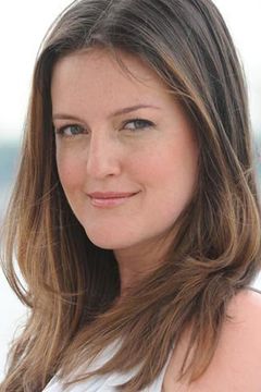 Jennifer Simard interpreta Bride-To-Be
