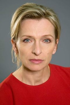 Tine Joustra interpreta Renata Casoria