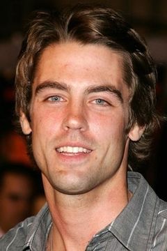 Mitch Eakins interpreta Dick Myers