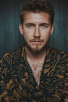 Sebastian Jessen interpreta Patrick
