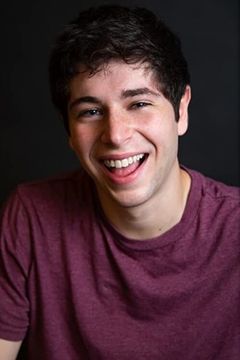 Matthew Grimaldi interpreta Trevor