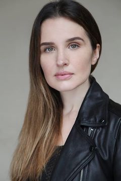 Joanna Finata interpreta Tourist (uncredited)