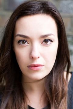 Lizzie Clarke interpreta Baxter Reporter #2