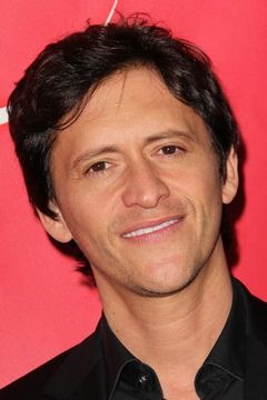 Clifton Collins Jr. interpreta Ayel
