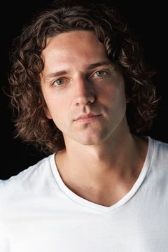 Sebastian Gregory interpreta Frankie