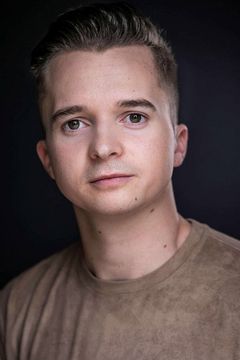 Tyler Warwick interpreta Student (uncredited)