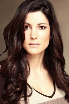Julia Benson interpreta Sophie