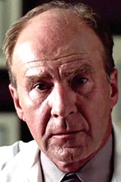 Gregory Chase interpreta Ron