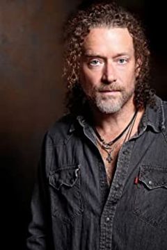 Darin Heames interpreta Bartender