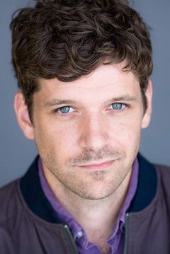 Dan Gill interpreta Bronstein / Dickerson