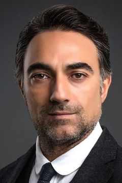 Selim Bayraktar interpreta Ömer