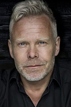 Morten Kirkskov interpreta Lars Bjørn