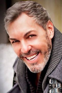 Michael Harkins interpreta Paretti's Family