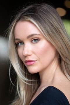 Katrina Bowden interpreta Woman (segment