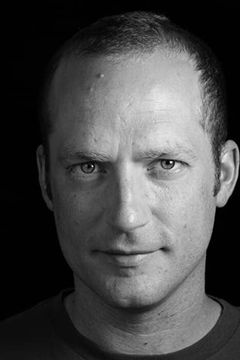 Rick Warden interpreta LIberius