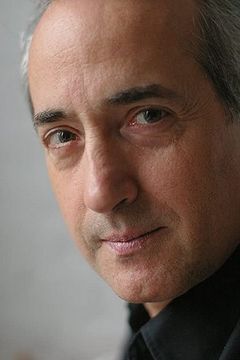 Joe Urla interpreta Keith