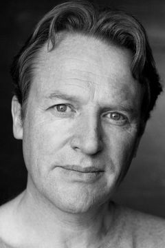 Daniel Flynn interpreta Additional Voices (voice)