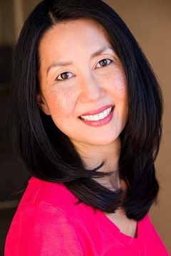 Rosy Hong interpreta Female Hostage