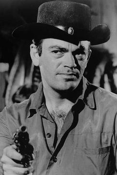 Sherwood Price interpreta Lt. Edgar Hackett