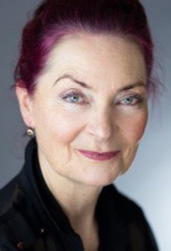Anna Farnworth interpreta Valerie's Mother