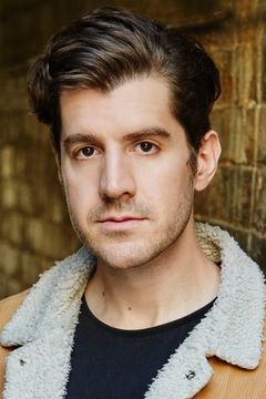 Cam Ralph interpreta Bedford (voice)