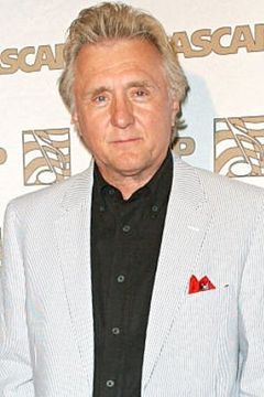 Hawk Wolinski interpreta Biff
