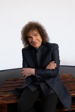 Riccardo Cocciante interpreta Riccardo Cocciante