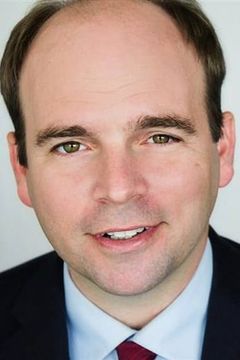 Joel Spence interpreta Additional Voices (voice)