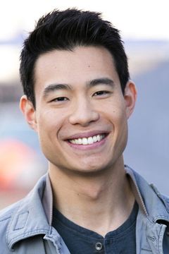 Carl Chao interpreta Mailman