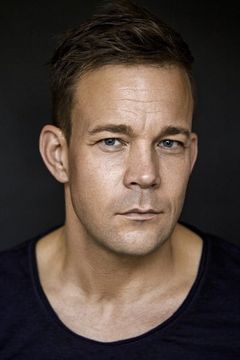 Johannes Bah Kuhnke interpreta Peter
