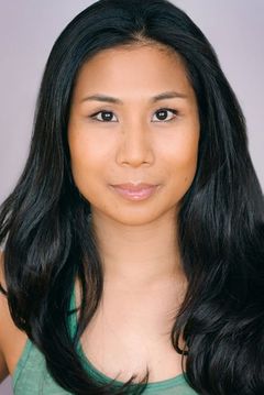 Michelle Wong interpreta Yi’s Mom (voice)