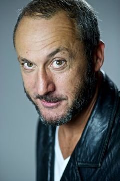 Thomas Owen interpreta Jeremy