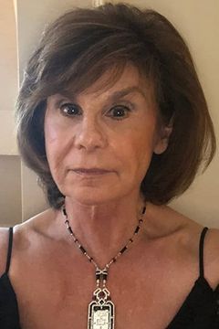 Leslee Emmett interpreta Stern Nurse