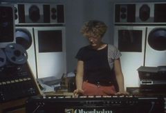 Patricia Cullen interpreta Queen (voice)