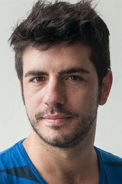 Marco Antonio Caponi interpreta Hernán