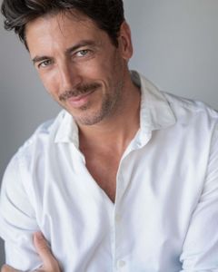 Ángel de Miguel interpreta Jordan