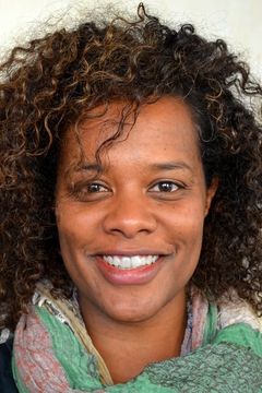 Denise M'Baye interpreta Schwester Lela