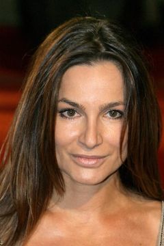 Alexandra Kamp interpreta Reporter