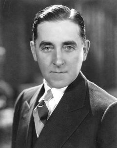 E. Mason Hopper interpreta Doctor (uncredited)