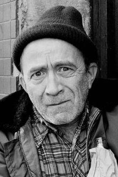 Bob Penny interpreta Curtis Foy
