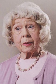 Pamela Binns interpreta Little Old Lady