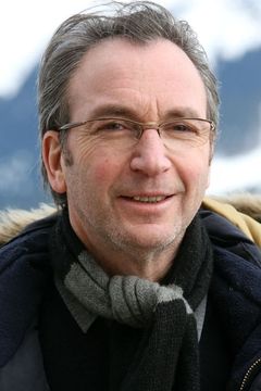 Alain Tasma interpreta Marc, Jean-Loup's Assistant