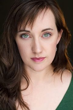 Bethany Adams interpreta Secretary