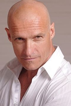 Simon Northwood interpreta Lead SWAT Officer