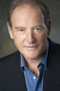 Michael St. John Smith interpreta Andrew