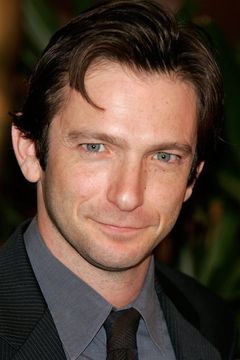 Dan Futterman interpreta Joe