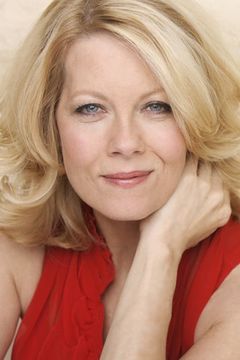 Barbara Niven interpreta Beverly