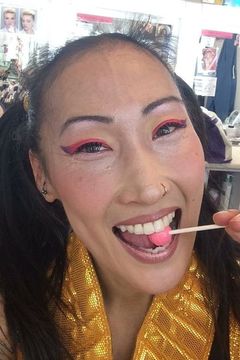 Addie Yungmee interpreta Festival Rehearsal Dancer